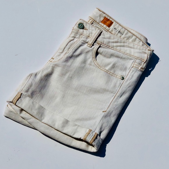 Pilcro & Letter Cream Jean Fit/Stet Shorts size 27 - Picture 3 of 9